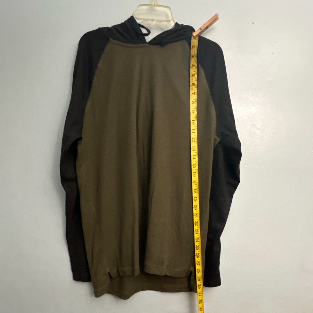 LEVIS sweat shirt
